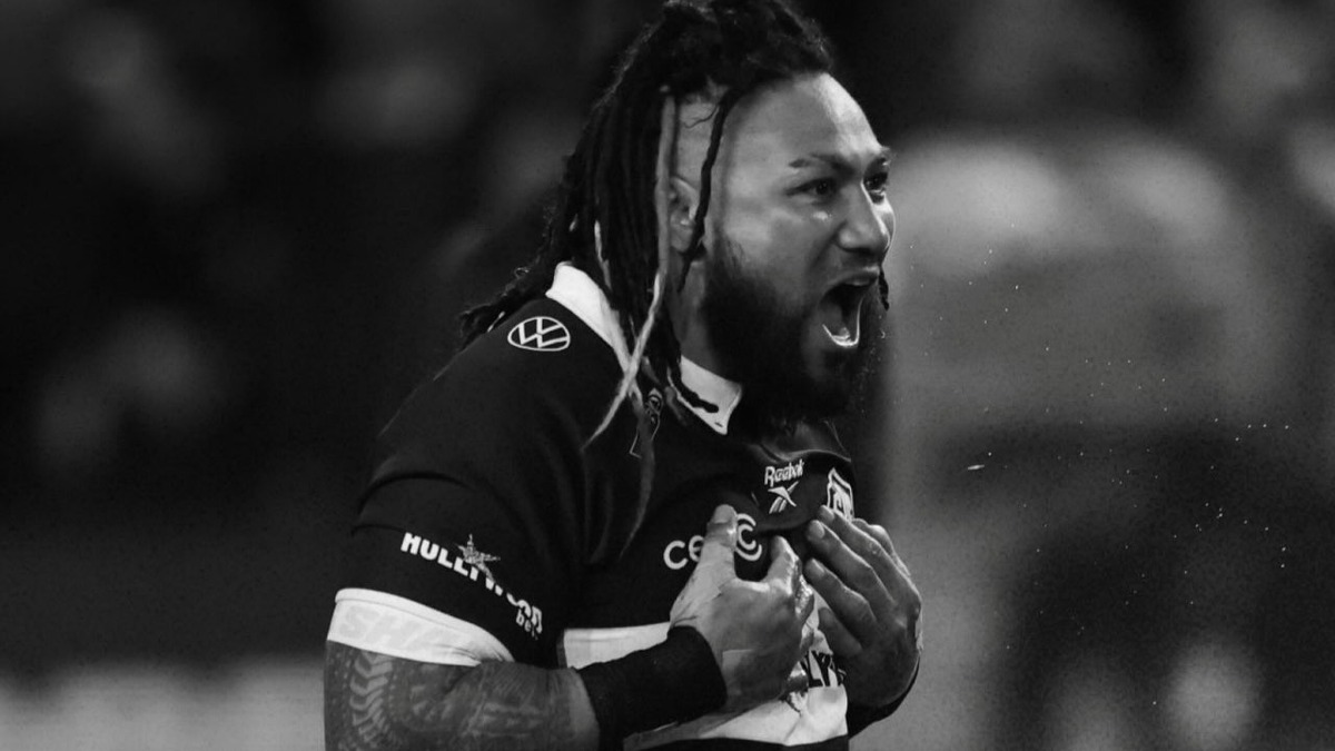 Ma'a Nonu performing Kapa o Pango alone in the rain at Kings Park, Durban.